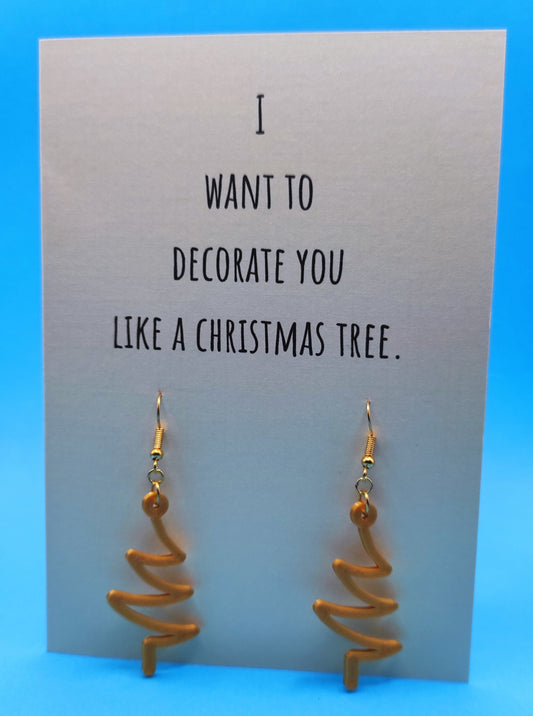Wenskaart met oorbellen in de vorm van kerstboom. Giftcard with earrings in the shape of a christmas tree.
