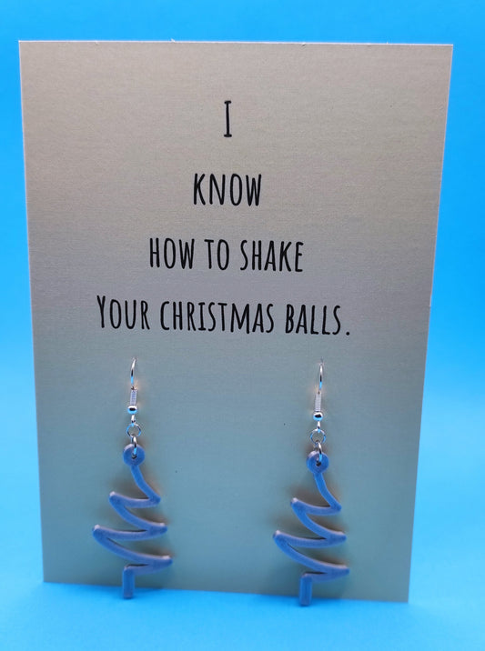 Wenskaart met oorbellen in de vorm van kerstboom. Giftcard with earrings in the shape of a christmas tree.